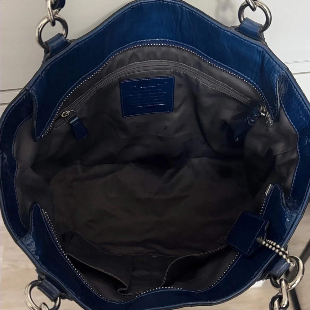 Coach patent leather navy blue Tote Bag - Picture 3 of 4